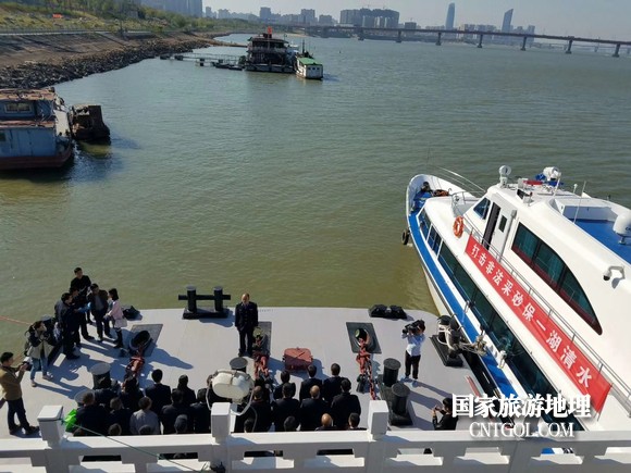 江西開展呵護一湖清水，嚴厲打擊非法采砂行動（圖）